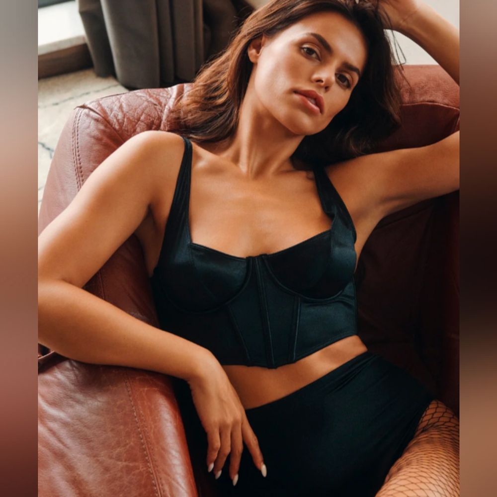 LA SENZA | Women's Black Mirrored Satin Unlined Underwire Bra Top